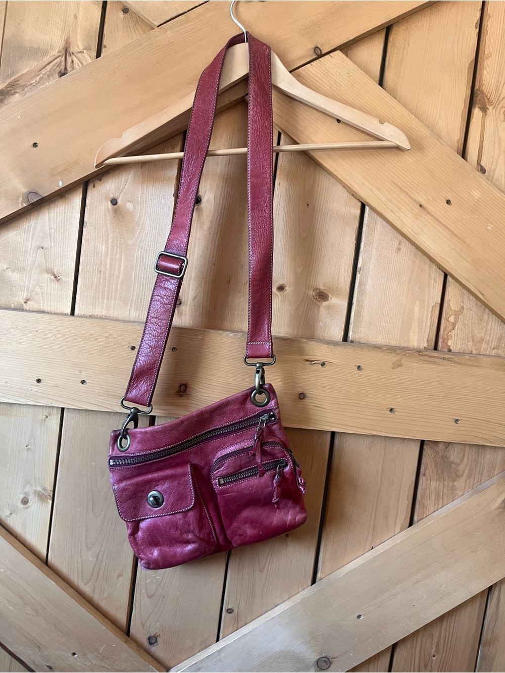 Roots Canada Village Tribe Red Leather
Multi-Pocket Crossbody Bag Y2K - Picture 5 of 8